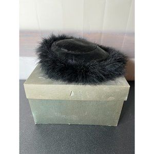 Vintage 1950s Ladies Hat   black fitted feather inc box MCM